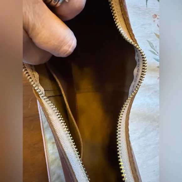 Portland Leather NWOT Honey Classic Shoulder Bag - Picture 5 of 5